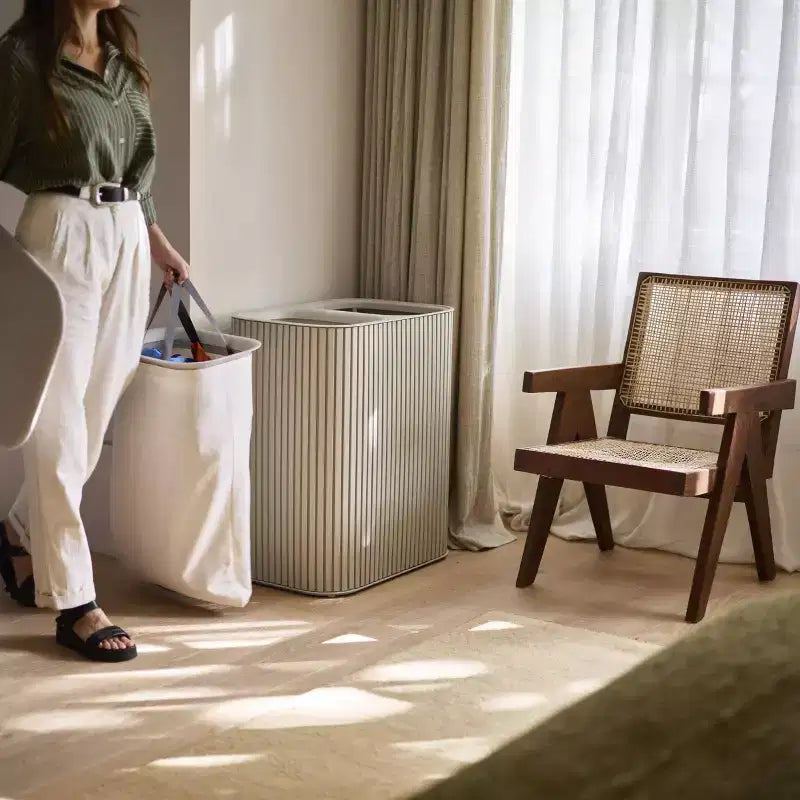 Cesto per la separazione della biancheria Tota Luxe 90L in bambù e tessuto ecru