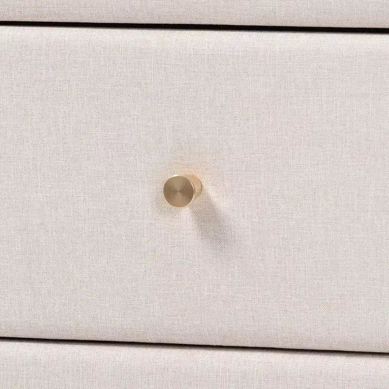 Comò Nikolai a 6 cassetti in tessuto e legno, beige/marrone wengé