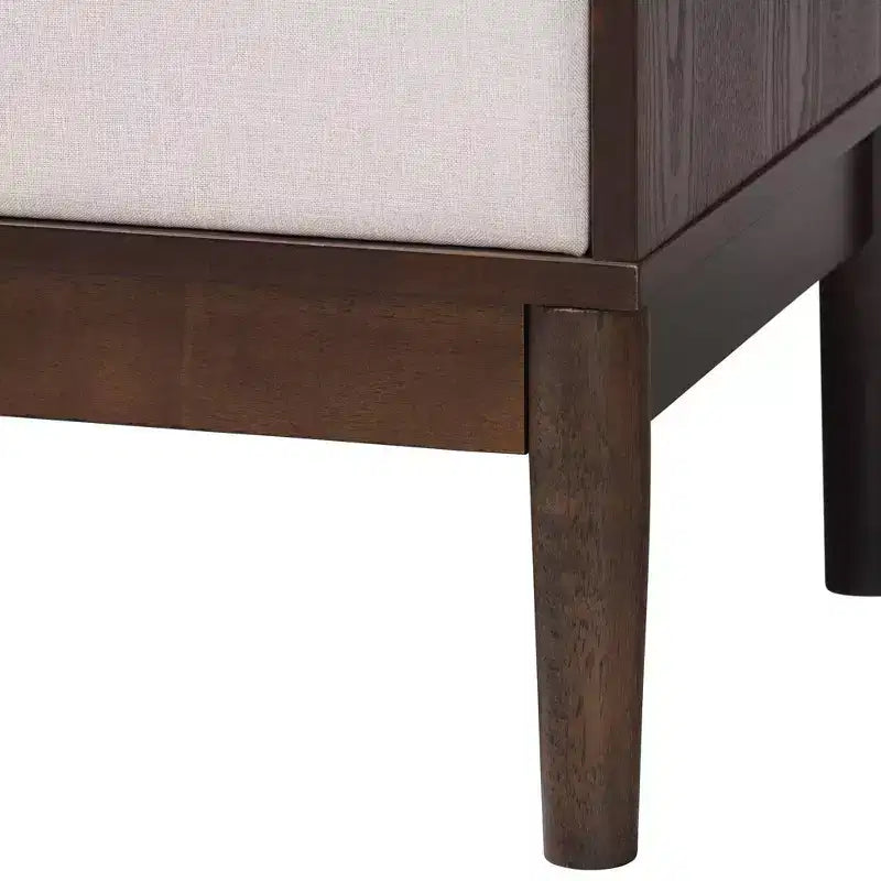 Comò Nikolai a 6 cassetti in tessuto e legno, beige/marrone wengé