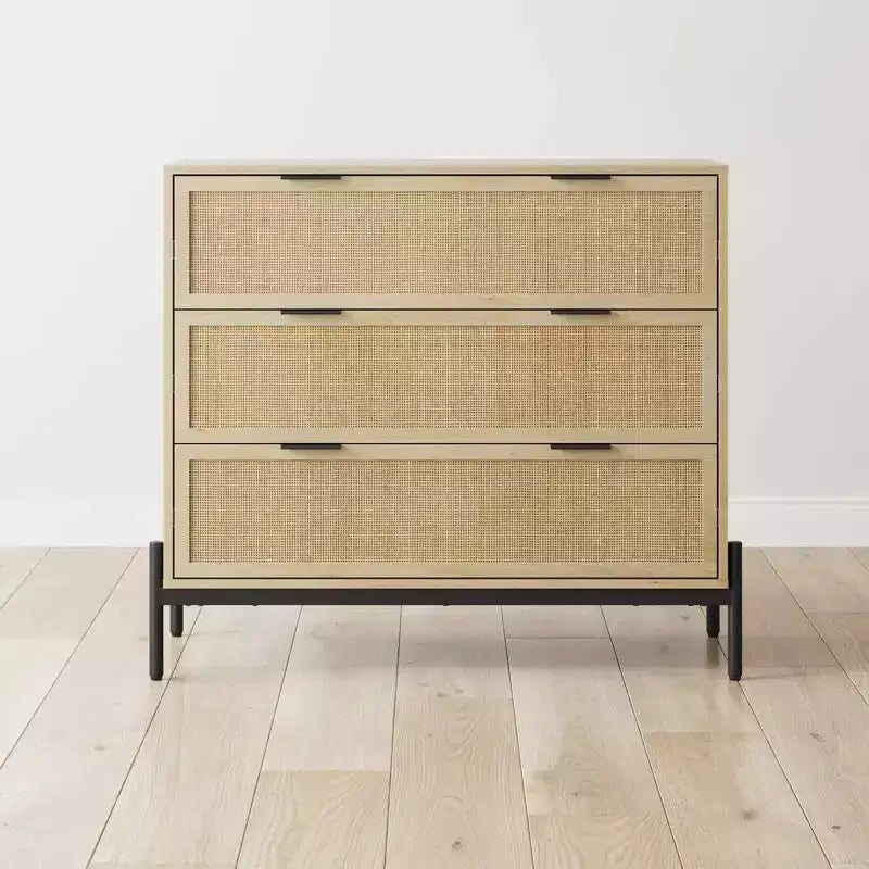 Andrew Mobiletto a 3 cassetti con accenti in rattan naturale e gambe in metallo Fascino bohémien Ampio spazio di archiviazione