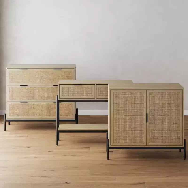 Andrew Mobiletto a 3 cassetti con accenti in rattan naturale e gambe in metallo Fascino bohémien Ampio spazio di archiviazione