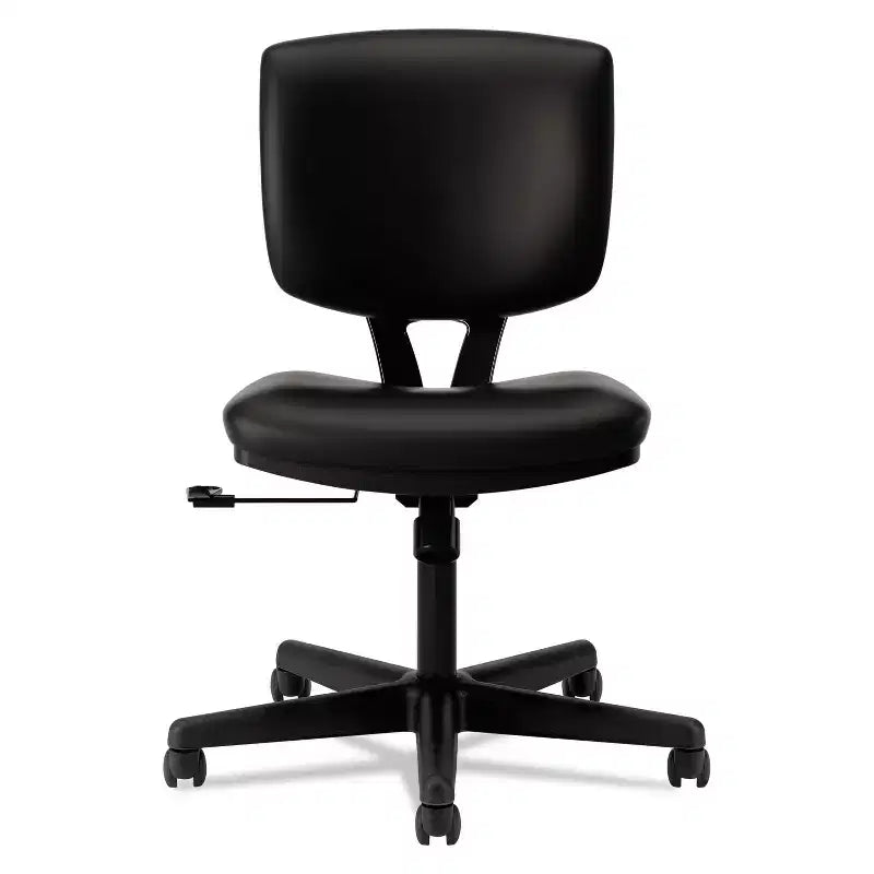 Sedia operativa in pelle serie Volt supporta fino a 113 kg, altezza seduta da 45,72 a 56,52 cm, nera