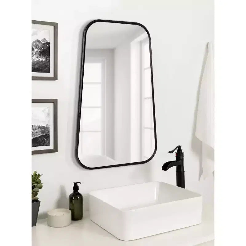 Specchio da parete Caskill a campana con cornice, All Things Decor