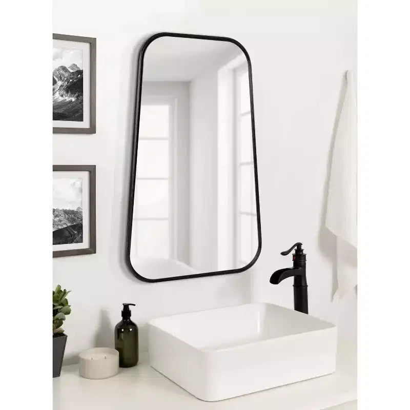 Specchio da parete Caskill a campana con cornice, All Things Decor